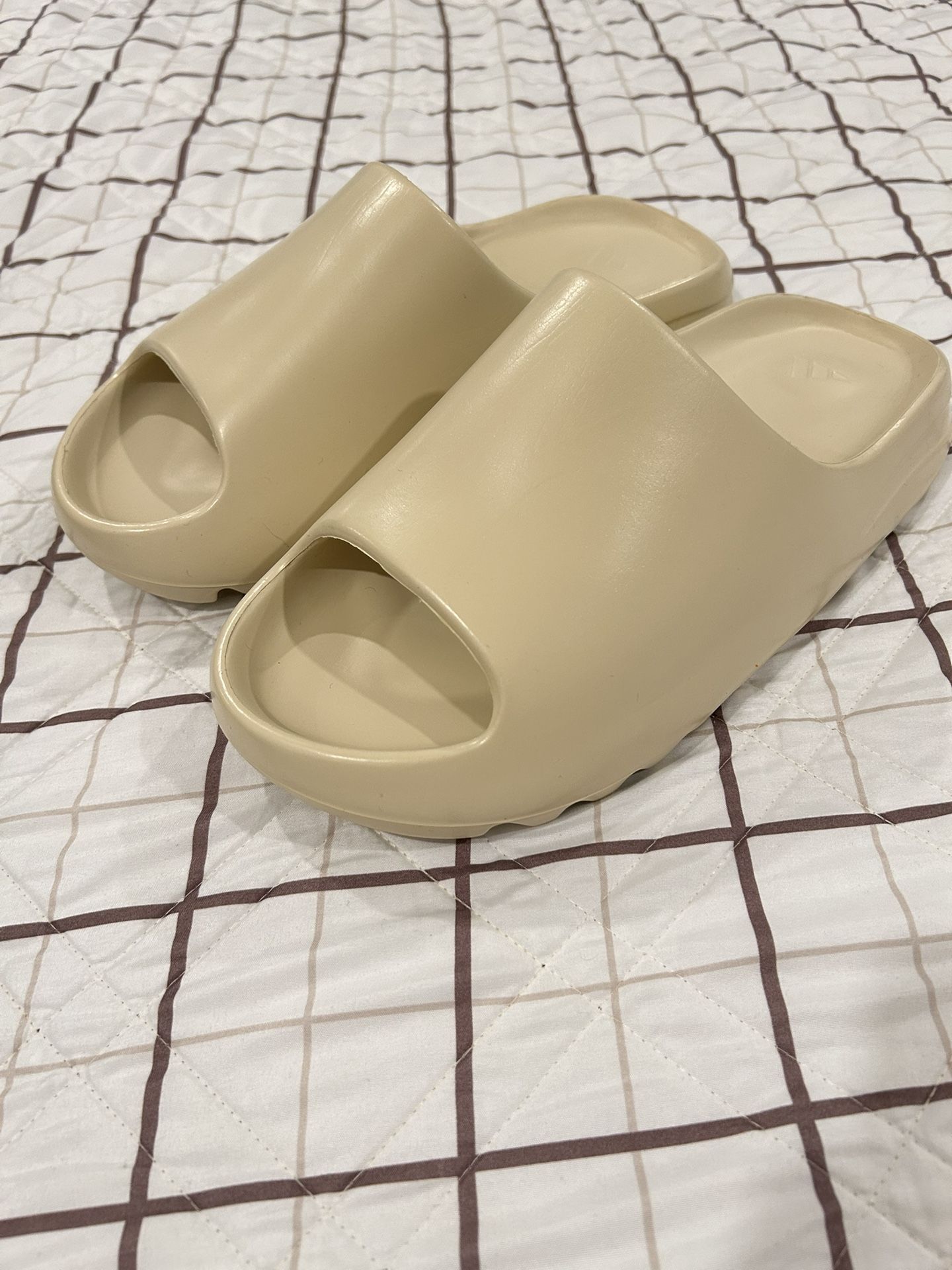 Yeezy Slide Bone