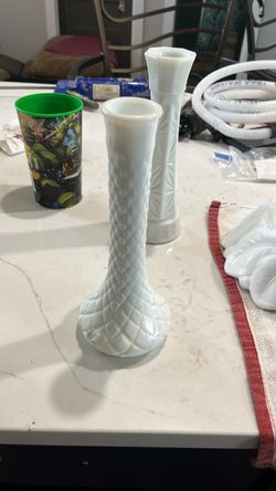 Vintage Bud vase milk glass