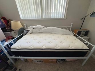 Twin size day bed & bedroom set