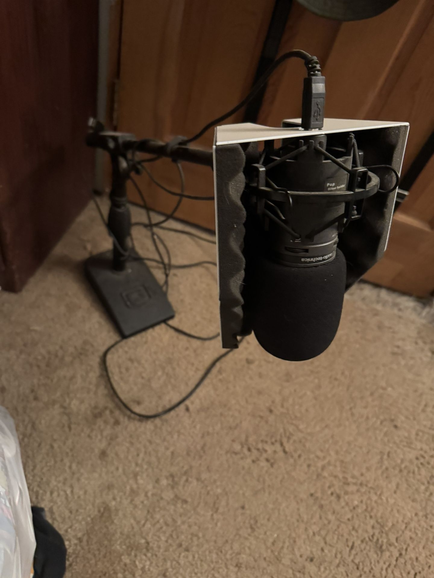Mic w/ weighted stand and boom + shock mount