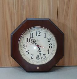 Vintage Howard Miller Wall Clock