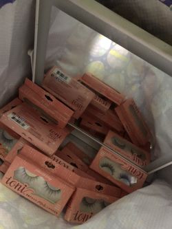 Vanity Mirror And Lashes Bundle 