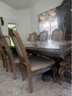 Beautiful Solid Wood Dining Set Dining table • 8 matching chairs This table is a set with this buffet and is sold together.