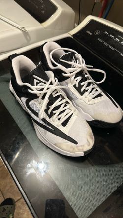 Men’s Gianni’s basketball shoes size 10