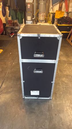 Shipping box for drums and such.