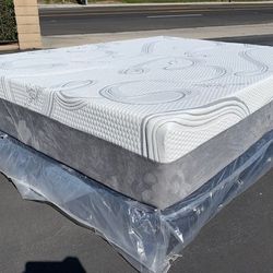 Queen Organic Hybrid Cool Gel Memory Foam Mattress!!