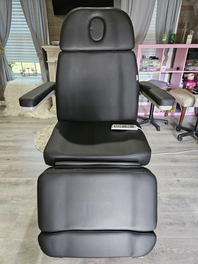 SPA SOURCE Chair