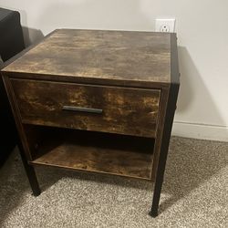 Set of 2 End Table/Night Stands