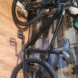 GT AVALANCHE EXPERT BLACK ON BLACK 