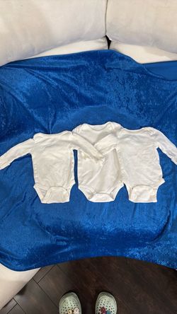 White long sleeve onesie pack of 3 size 0-3 months