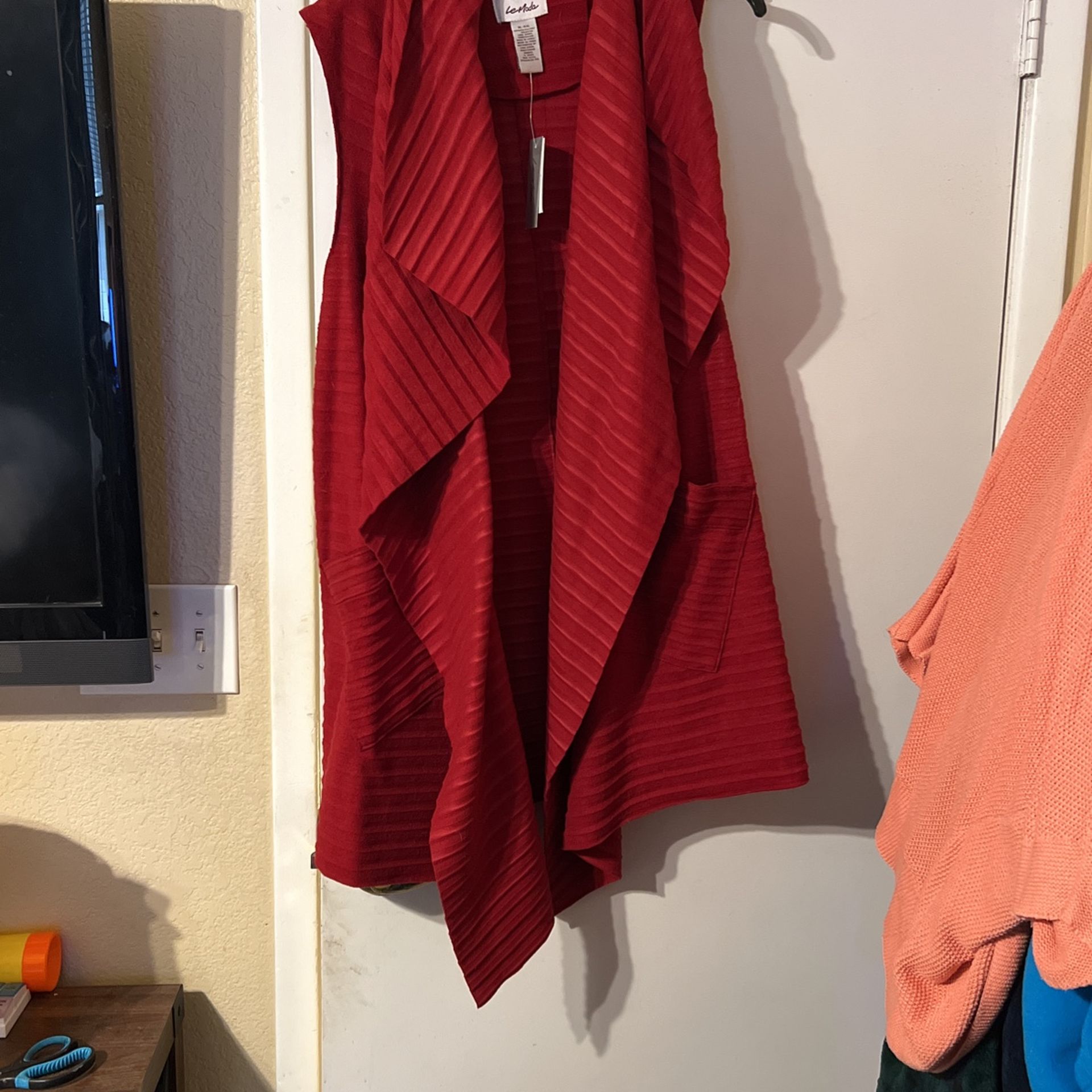 New Pleated Fleece Vest