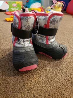 Kids snowboots size 5
