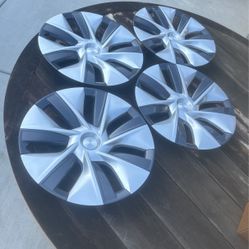Tesla Model Y Stock Wheel Covers (new) 2024 Vehicle
