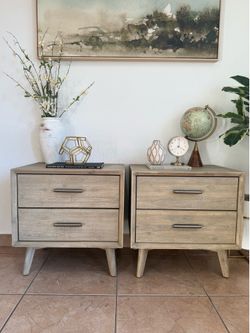 Set of nightstands