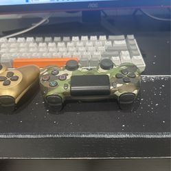 2 PS4 Controllers 