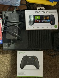 Xbox one  withe new remotes one backbone remote