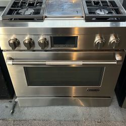 36” Wide Gas Jenn -air Range Like New Perfect2 Monthsuse 