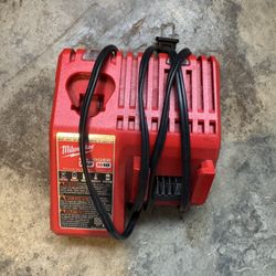 Milwaukee Charger M18 M12 