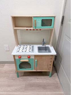 Toy kitchen