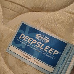 Simmons DeepSleep Plush Mattress -Queen