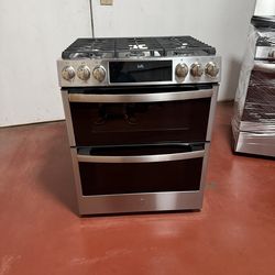 GE 5-burner gas stove with double oven in perfect working condition. Delivery and installation available with a 3-month warranty.