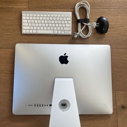 Amazing Condition iMac 21.5 Inch 