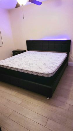 NEW KING-SIZE PILLOW TOP MATTRESS AND BOX SPRING