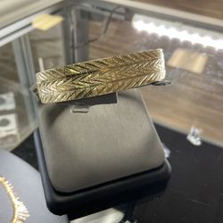 14kt Bangle Bracelet 7 Inches 