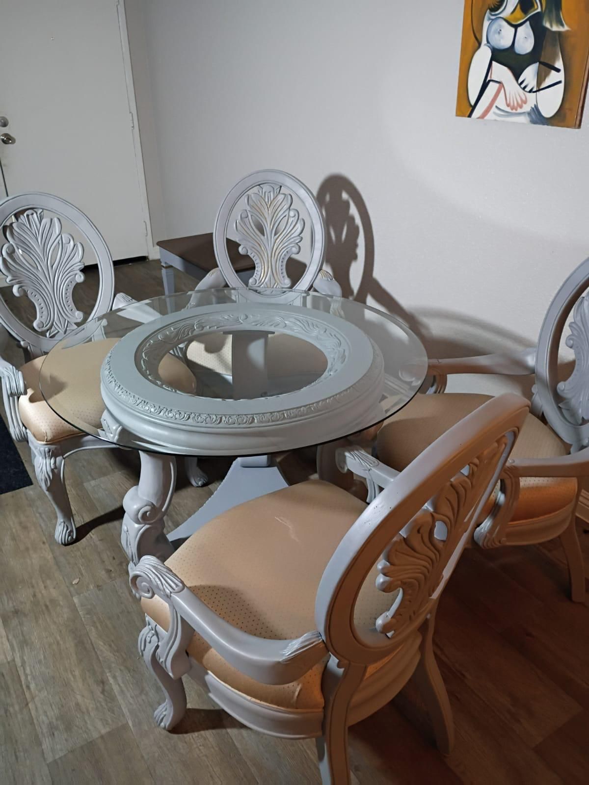 GORGEOUS TABLE $200 Cash DELIVERED