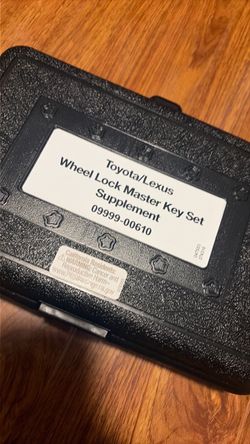Lexus OEM wheel lock key set