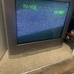 Toshiba 24in Tv VCR DVD. Combo 