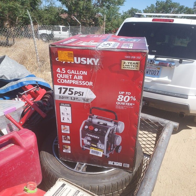 Husky
4.5 Gal. 175 PSI Portable
Electric Quiet Air Compressor