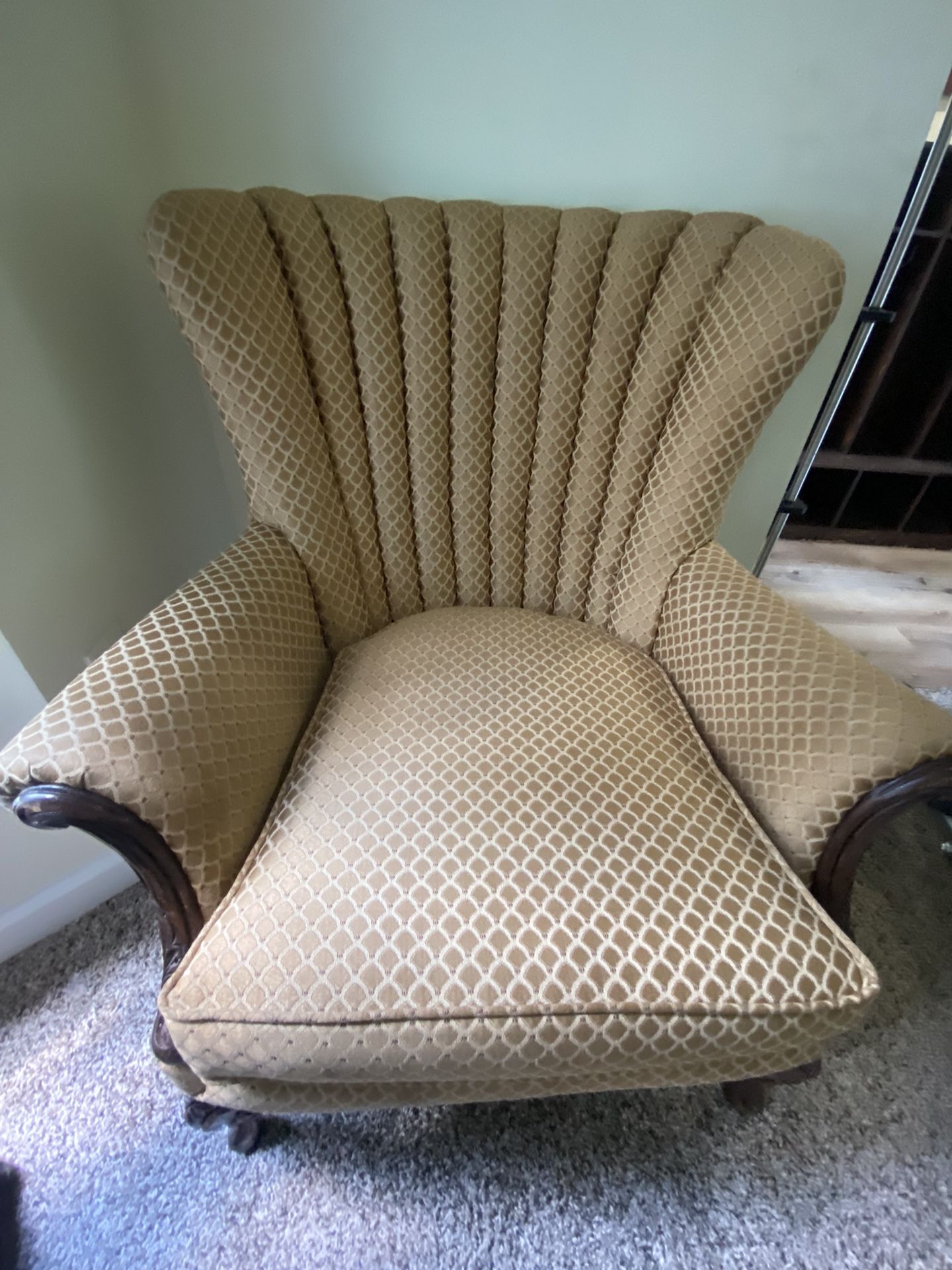 Antique Grandfather-Style Chair – Like New Cushion!
