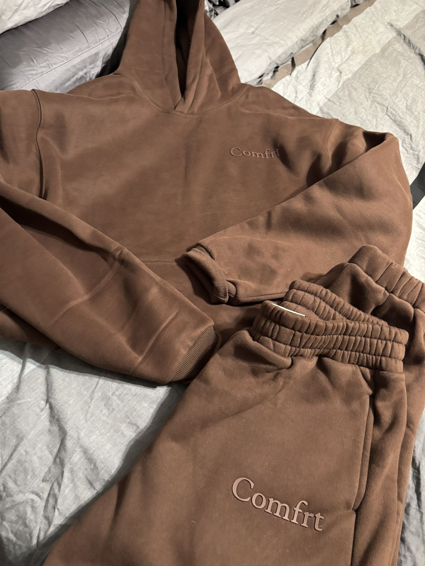 Brand New COMFRT Sweatpants/sweatshirt Size Medium