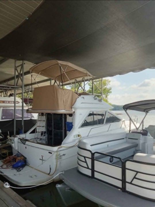 1989 Sea Ray300 Bridge Sedan