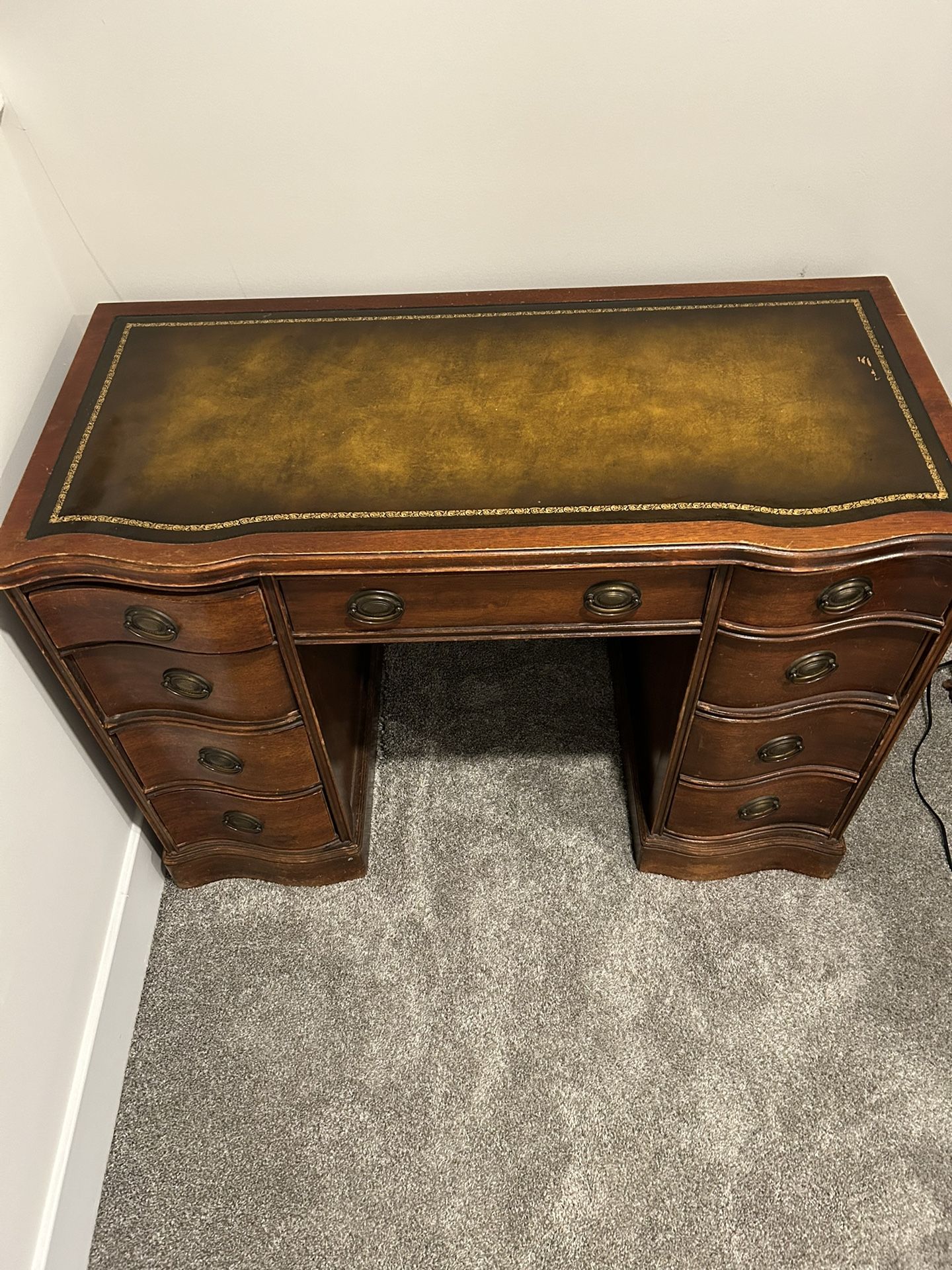 1920's Mahogany Serpentine Bow-Shaped Pedestal Desk