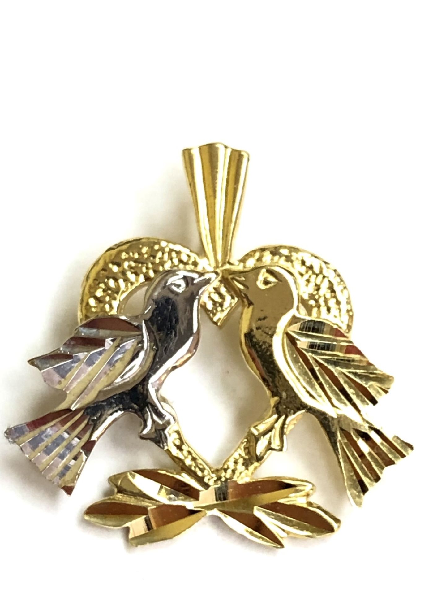 VALENTINES DAY SPECIAL DEALS 📣😍👩‍❤️‍👨❤️, Beautiful Solid Love Birds heart pendant 14K REAL YELLOW & WHITE GOLD. Description⤵️