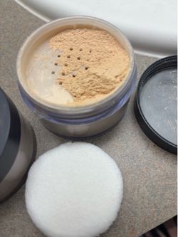 Almay loose finishing powder 100 light