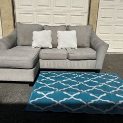 LIGHT GREY SECTIONAL COUCH W/ FREE DELIVERY 