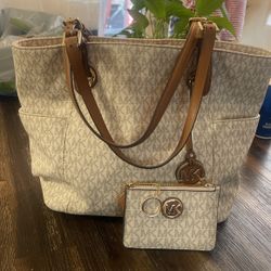 Michael Kors Purse And Wallet 