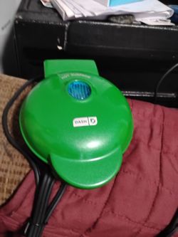 Brand new Dash Mini Waffle Maker – Green