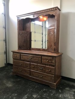 Dresser W/ Vanity & Light