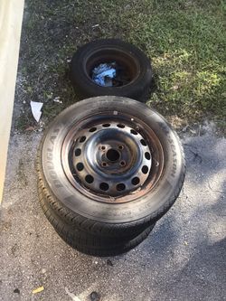 Honda Civic rim and tires