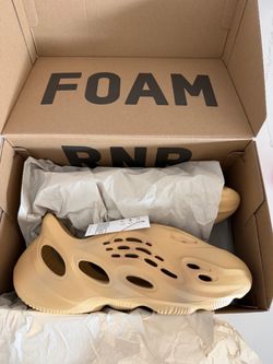 Yeezy Foam RNR Desert Sand size 10