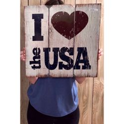 NEW I Love The USA Wood Sign 16” x 16” 16 In x 16 In Distressed Rustic Style America Patriot Home Ranch Farm Decor Kitchen Wall Outdoor Patio 