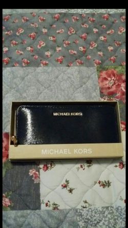 AUTHENTIC MICHAEL KORS JETSET WALLET
