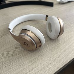 Beats By Dre Solo 3 Gold Wireless With Zipper Bag