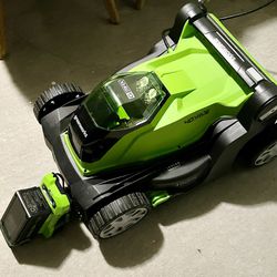 Greenworks 40V 17" Cordless Battery Push Lawn Mower w/ 4.0Ah Battery & Charger.
