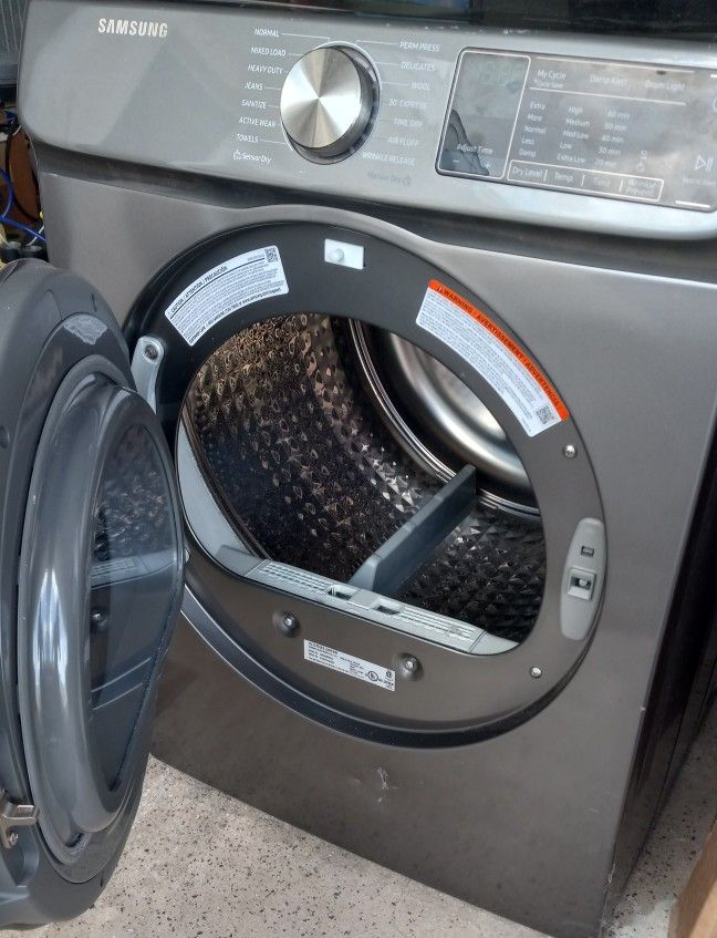 Samsung  Dryer  / 24" Front Load