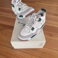 Jordan 4 SB PINE GREEN